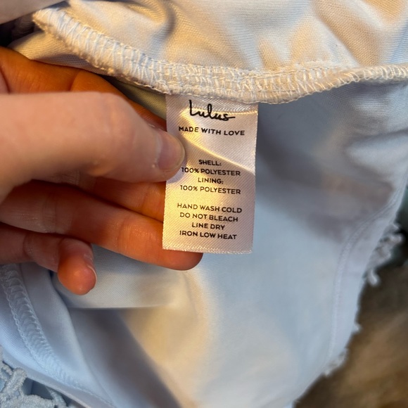 Elegant Lace Dress - Picture 5 of 5